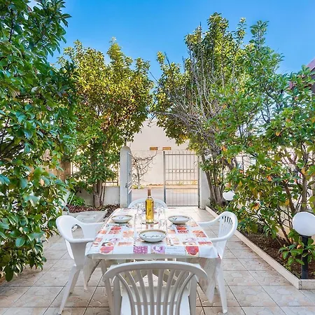 בית נופש Villino Sabrina Con Piscina *