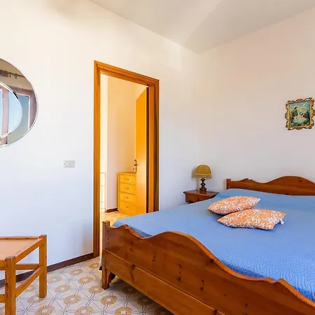 בית נופש Villino Sabrina Con Piscina טורה לפילו